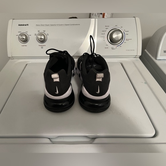 Nike 270 Air Max React - Picture 3 of 5